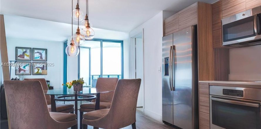 Кондоминиум с 1 спальней в Майами, Флорида № 1984296