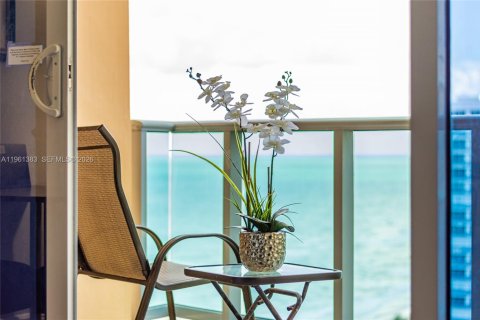 Condo in Hollywood, Florida, 1 bedroom № 2245975 - photo 7
