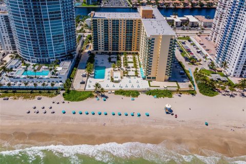 Condo in Hollywood, Florida, 1 bedroom № 2245975 - photo 4