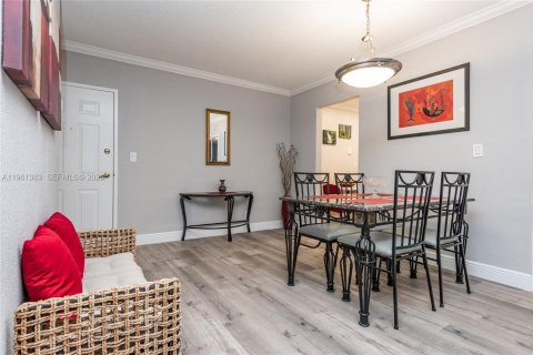 Condo in Hollywood, Florida, 1 bedroom № 2245975 - photo 18