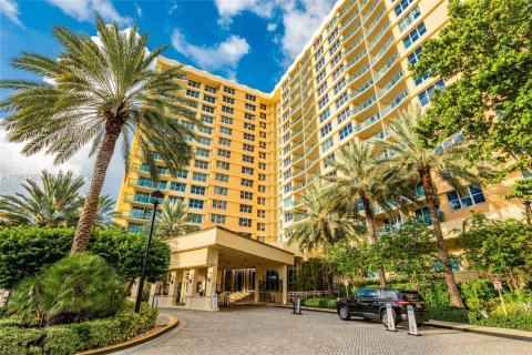 Condo in Hollywood, Florida, 1 bedroom № 2245975 - photo 5