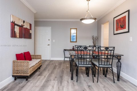 Condo in Hollywood, Florida, 1 bedroom № 2245975 - photo 26