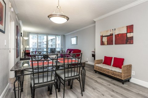 Condo in Hollywood, Florida, 1 bedroom № 2245975 - photo 17