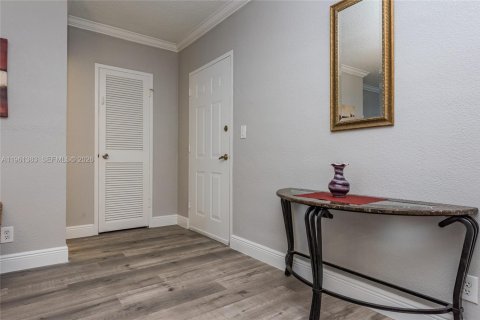 Condo in Hollywood, Florida, 1 bedroom № 2245975 - photo 29
