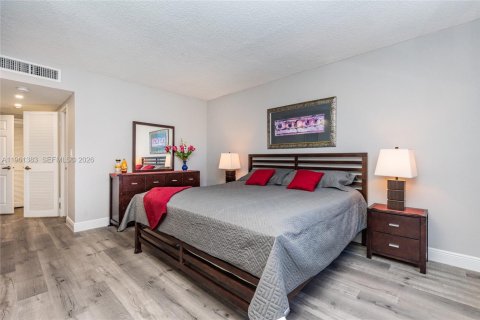 Condo in Hollywood, Florida, 1 bedroom № 2245975 - photo 21