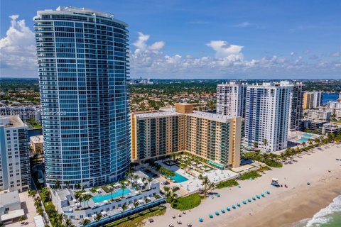 Condo in Hollywood, Florida, 1 bedroom № 2245975 - photo 10