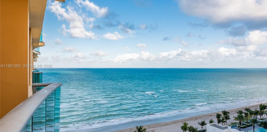Condo in Hollywood, Florida, 1 bedroom № 2245975