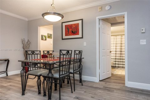 Condo in Hollywood, Florida, 1 bedroom № 2245975 - photo 27