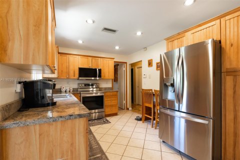 House in Hollywood, Florida 3 bedrooms, 131.74 sq.m. № 1806196 - photo 19