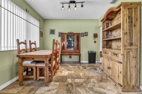 House in Hollywood, Florida 3 bedrooms, 131.74 sq.m. № 1806196 - photo 13