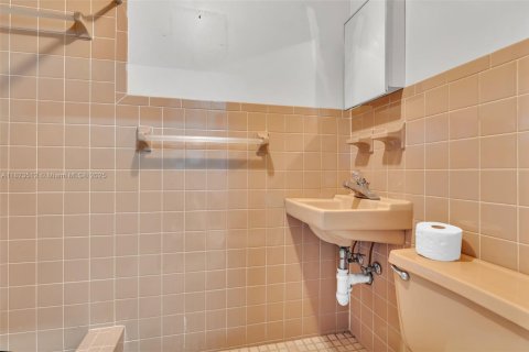 House in Hollywood, Florida 3 bedrooms, 131.74 sq.m. № 1806196 - photo 11