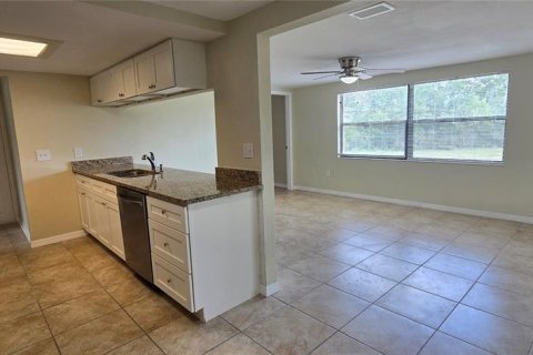 House in Spring Hill, Florida 3 bedrooms, 179.49 sq.m. № 1757788 - photo 5