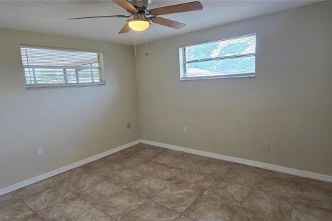 House in Spring Hill, Florida 3 bedrooms, 179.49 sq.m. № 1757788 - photo 14