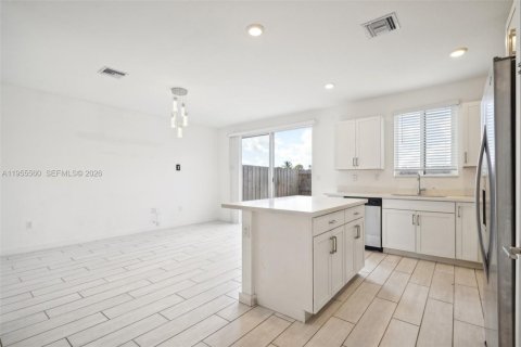 Townhouse in Homestead, Florida 4 bedrooms, 127.65 sq.m. № 2010217 - photo 8