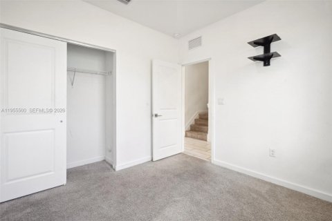 Townhouse in Homestead, Florida 4 bedrooms, 127.65 sq.m. № 2010217 - photo 15