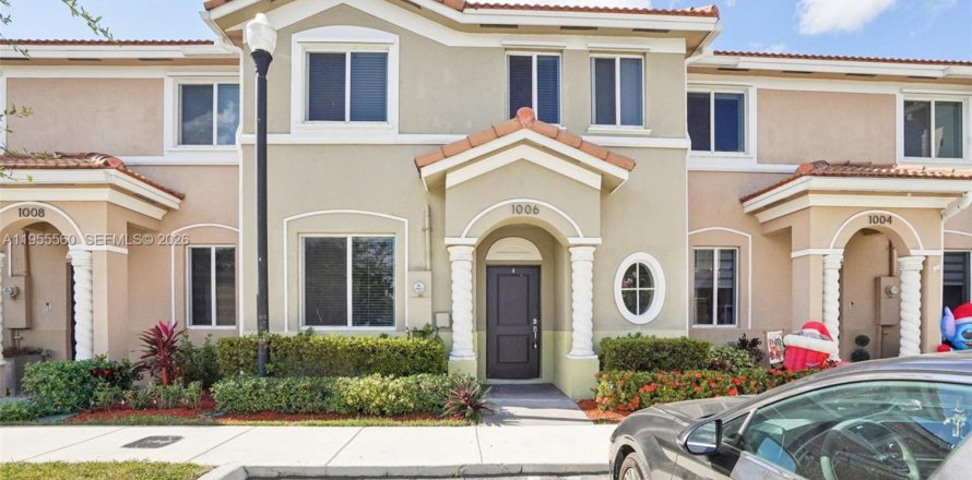 Townhouse in Homestead, Florida 4 bedrooms, 127.65 sq.m. № 2010217