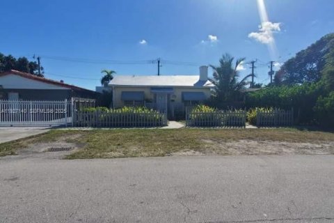 Villa ou maison à vendre à Miami, Floride: 2 chambres, 107.4 m2 № 1987295 - photo 2