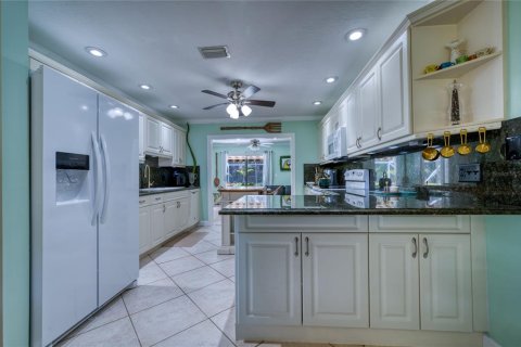 House in Vero Beach, Florida 3 bedrooms, 235.23 sq.m. № 2230205 - photo 27
