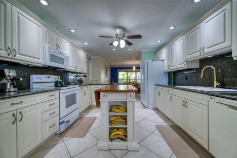 House in Vero Beach, Florida 3 bedrooms, 235.23 sq.m. № 2230205 - photo 28