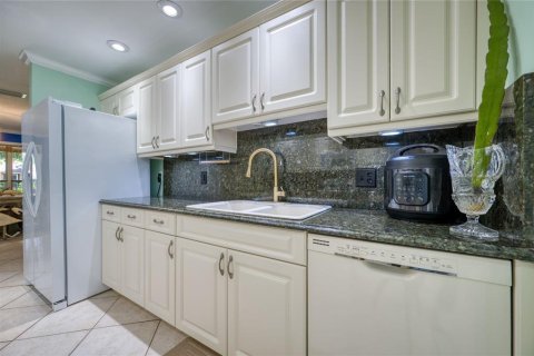 House in Vero Beach, Florida 3 bedrooms, 235.23 sq.m. № 2230205 - photo 30