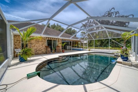 House in Vero Beach, Florida 3 bedrooms, 235.23 sq.m. № 2230205 - photo 18