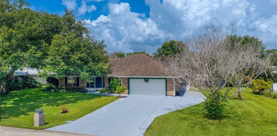 House in Vero Beach, Florida 3 bedrooms, 235.23 sq.m. № 2230205