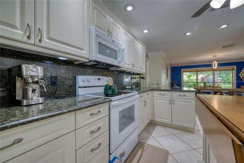 House in Vero Beach, Florida 3 bedrooms, 235.23 sq.m. № 2230205 - photo 29