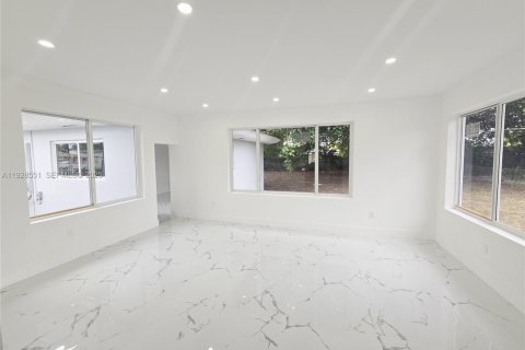 Villa ou maison à vendre à Miami, Floride: 5 chambres, 164.99 m2 № 1987059 - photo 20