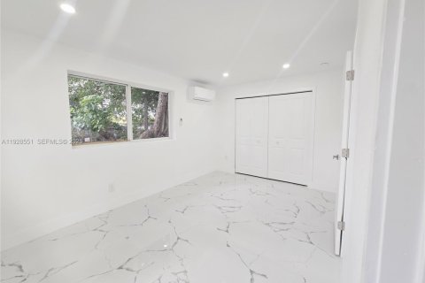 Villa ou maison à vendre à Miami, Floride: 5 chambres, 164.99 m2 № 1987059 - photo 16