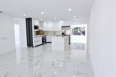 Villa ou maison à vendre à Miami, Floride: 5 chambres, 164.99 m2 № 1987059 - photo 6