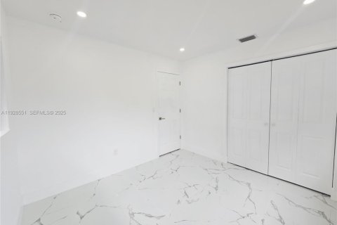 Villa ou maison à vendre à Miami, Floride: 5 chambres, 164.99 m2 № 1987059 - photo 29