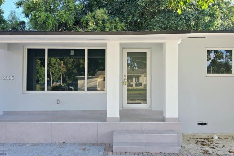 Villa ou maison à vendre à Miami, Floride: 5 chambres, 164.99 m2 № 1987059 - photo 4