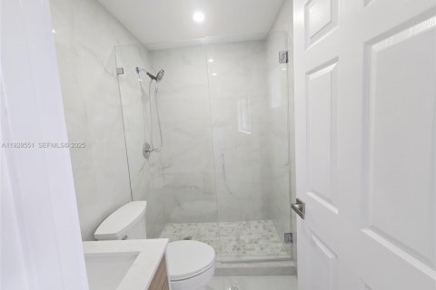 Villa ou maison à vendre à Miami, Floride: 5 chambres, 164.99 m2 № 1987059 - photo 11