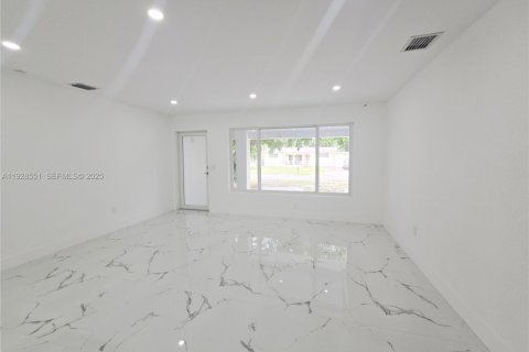 Villa ou maison à vendre à Miami, Floride: 5 chambres, 164.99 m2 № 1987059 - photo 30