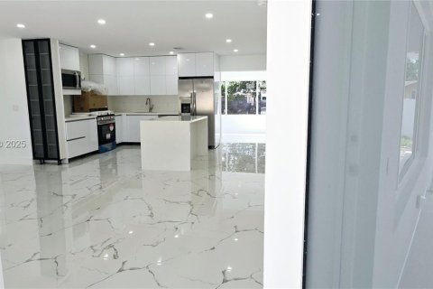 Villa ou maison à vendre à Miami, Floride: 5 chambres, 164.99 m2 № 1987059 - photo 7