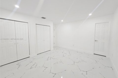 Villa ou maison à vendre à Miami, Floride: 5 chambres, 164.99 m2 № 1987059 - photo 27