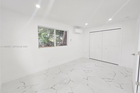 Villa ou maison à vendre à Miami, Floride: 5 chambres, 164.99 m2 № 1987059 - photo 17