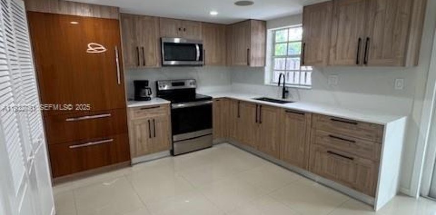 Condominio en Miami, Florida, 3 dormitorios  № 2077019