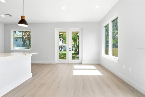 Duplex in Orlando, Florida 3 bedrooms, 146.41 sq.m. № 2197143 - photo 6
