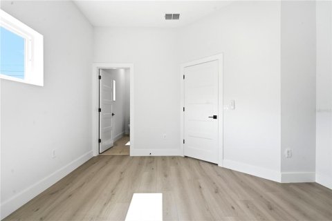 Duplex in Orlando, Florida 3 bedrooms, 146.41 sq.m. № 2197143 - photo 16