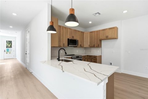 Duplex in Orlando, Florida 3 bedrooms, 146.41 sq.m. № 2197143 - photo 8