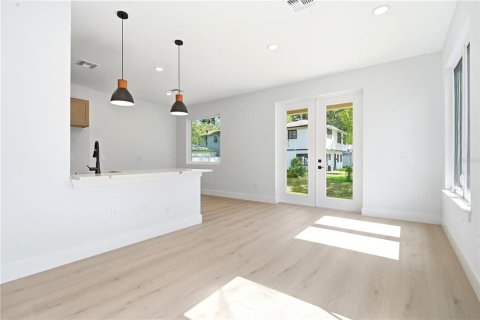 Duplex in Orlando, Florida 3 bedrooms, 146.41 sq.m. № 2197143 - photo 5