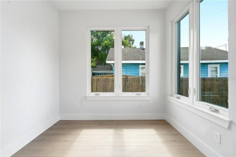 Duplex in Orlando, Florida 3 bedrooms, 146.41 sq.m. № 2197143 - photo 11