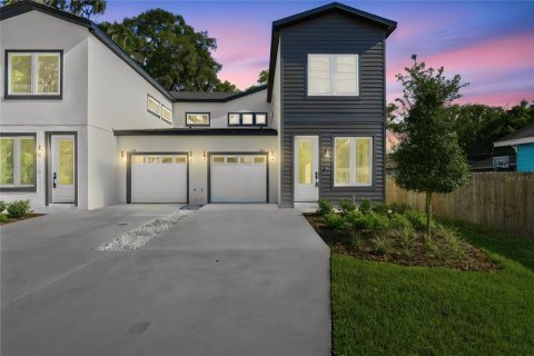Duplex in Orlando, Florida 3 bedrooms, 146.41 sq.m. № 2197143