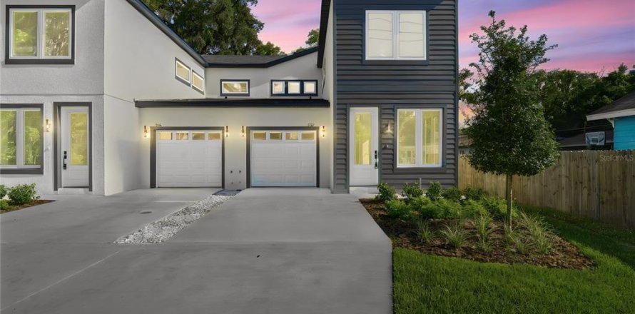 Duplex in Orlando, Florida 3 bedrooms, 146.41 sq.m. № 2197143