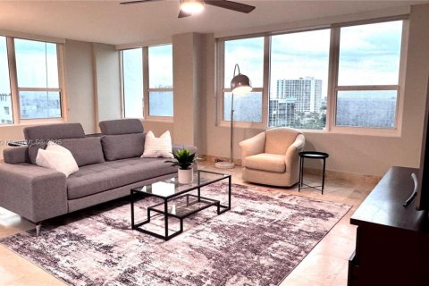Condominio en alquiler en Hollywood, Florida, 2 dormitorios, 126.35 m2 № 1926020 - foto 15