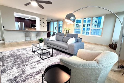 Condominio en alquiler en Hollywood, Florida, 2 dormitorios, 126.35 m2 № 1926020 - foto 18