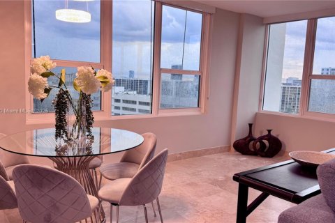 Condominio en alquiler en Hollywood, Florida, 2 dormitorios, 126.35 m2 № 1926020 - foto 5