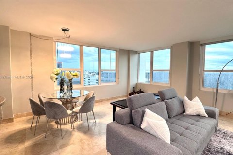 Condominio en alquiler en Hollywood, Florida, 2 dormitorios, 126.35 m2 № 1926020 - foto 8