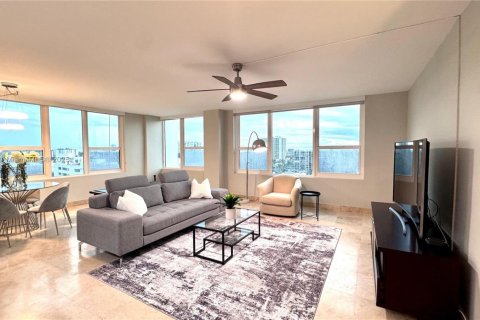 Condominio en alquiler en Hollywood, Florida, 2 dormitorios, 126.35 m2 № 1926020 - foto 9